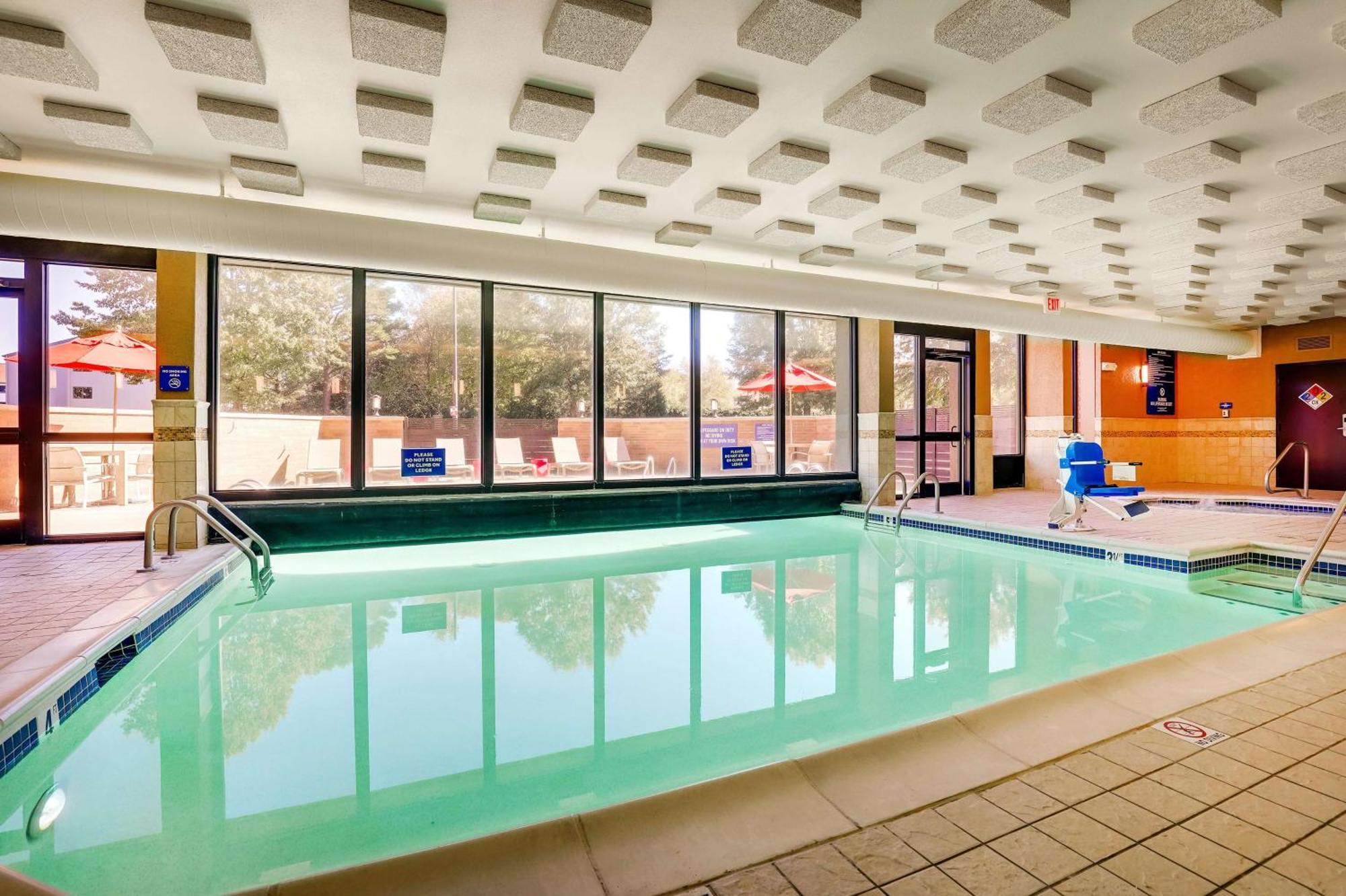 Drury Inn & Suites Charlotte University Place Exteriér fotografie