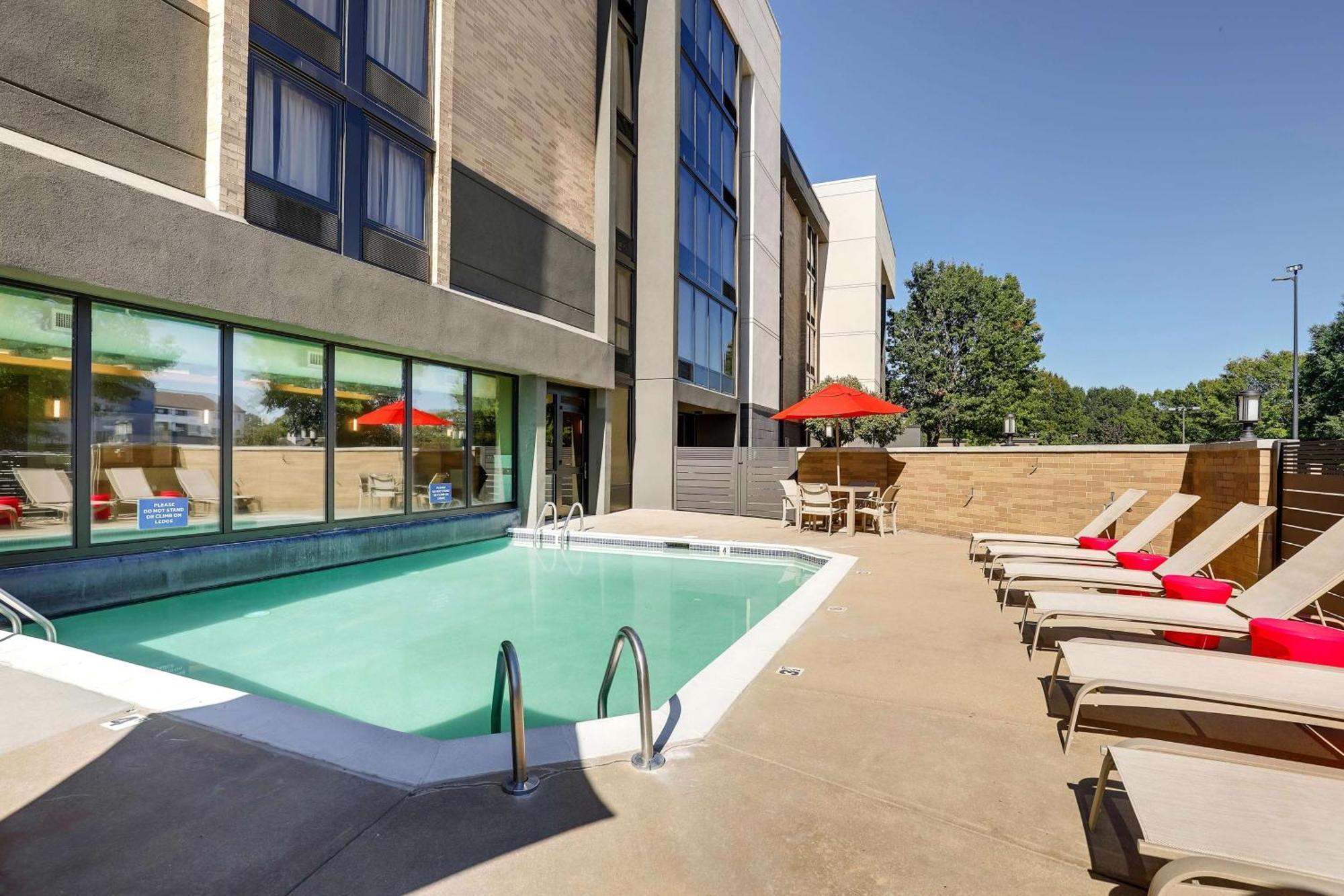 Drury Inn & Suites Charlotte University Place Exteriér fotografie