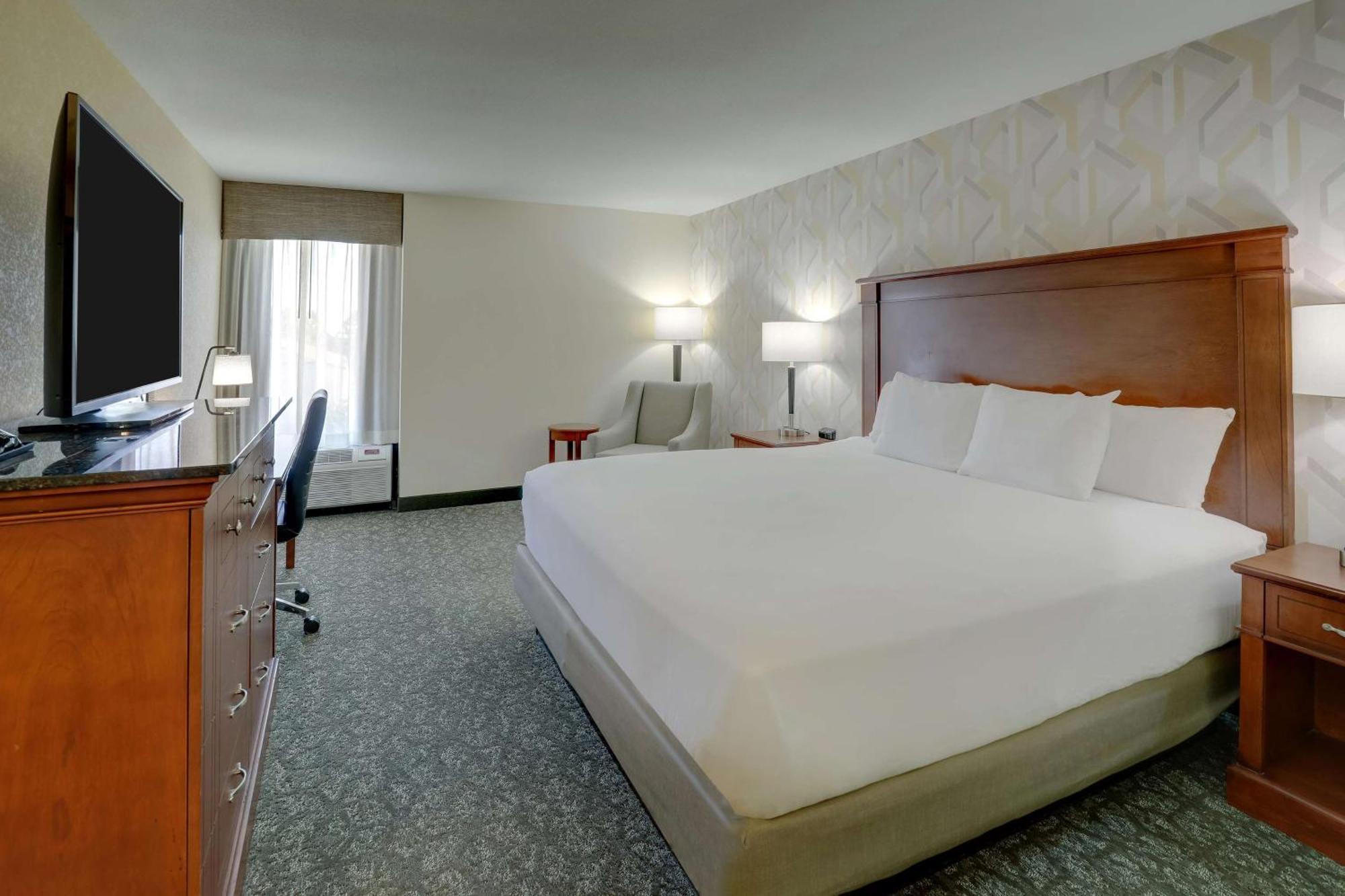 Drury Inn & Suites Charlotte University Place Exteriér fotografie