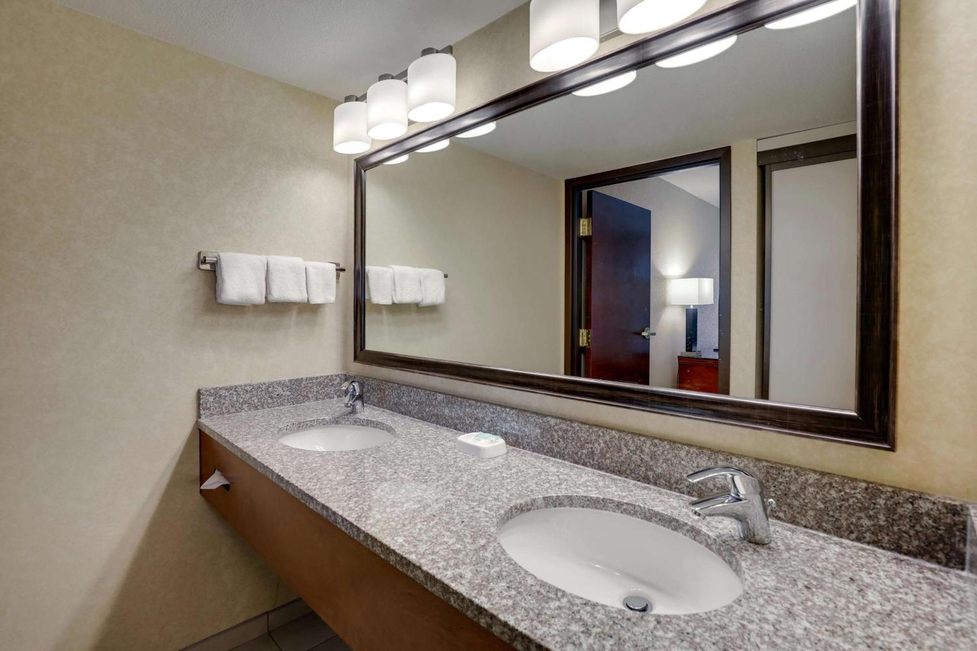 Drury Inn & Suites Charlotte University Place Exteriér fotografie
